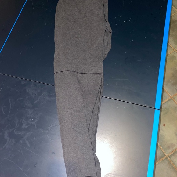NWOT Lulu Lemon sweat pants. Medium. Tapered at the bottom - Picture 4 of 5